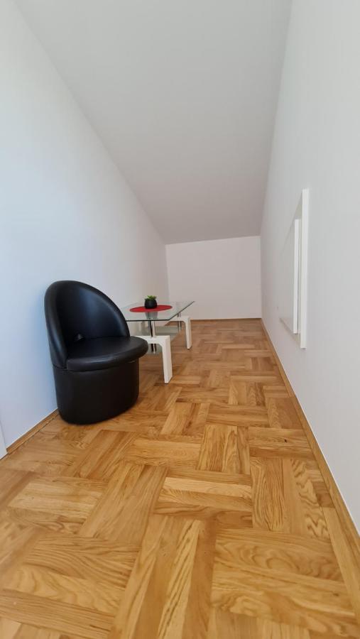Apartmani Dami Novalja Exterior photo
